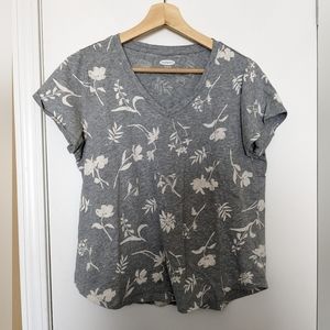 Old Navy Short Sleeve Top size Medium Gray with white flower pattern